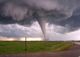 龙卷风的复仇,风暴之下的复仇传奇